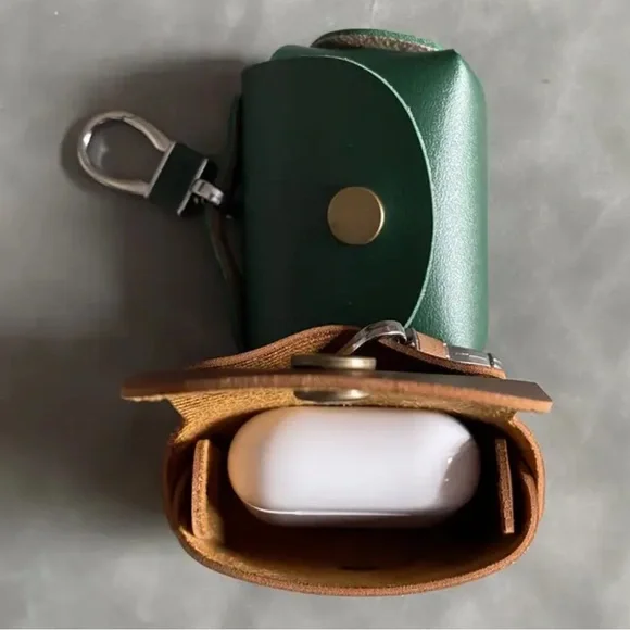 Vegan Leather Airpod case with silver hardware, NWOT - Picture 3 of 3